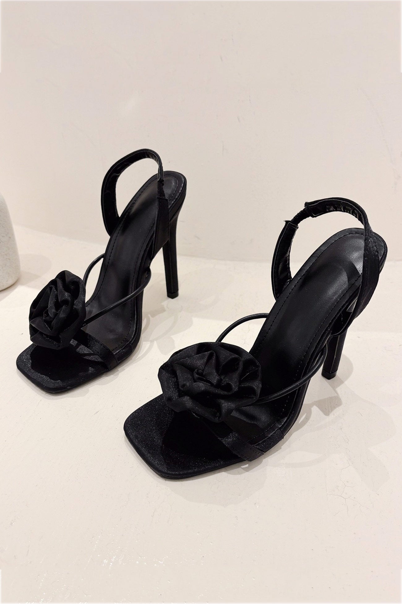 Beautifully Finished Heels in a Timeless Design