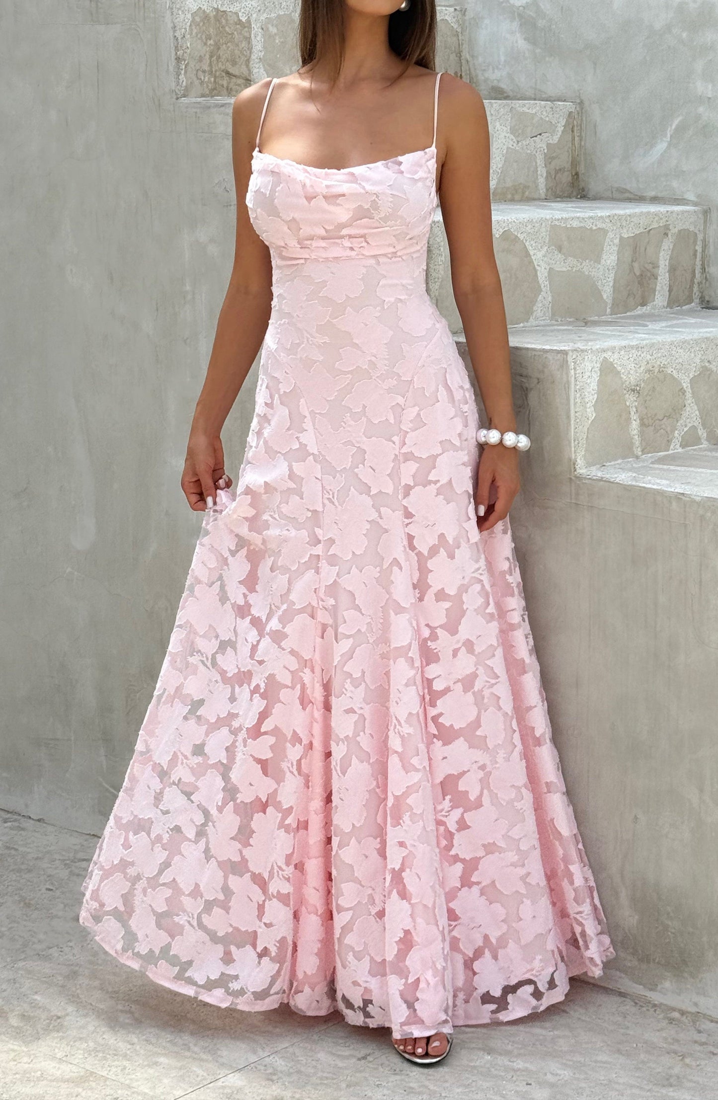 Well Tailored Dress with a Graceful Silhouette