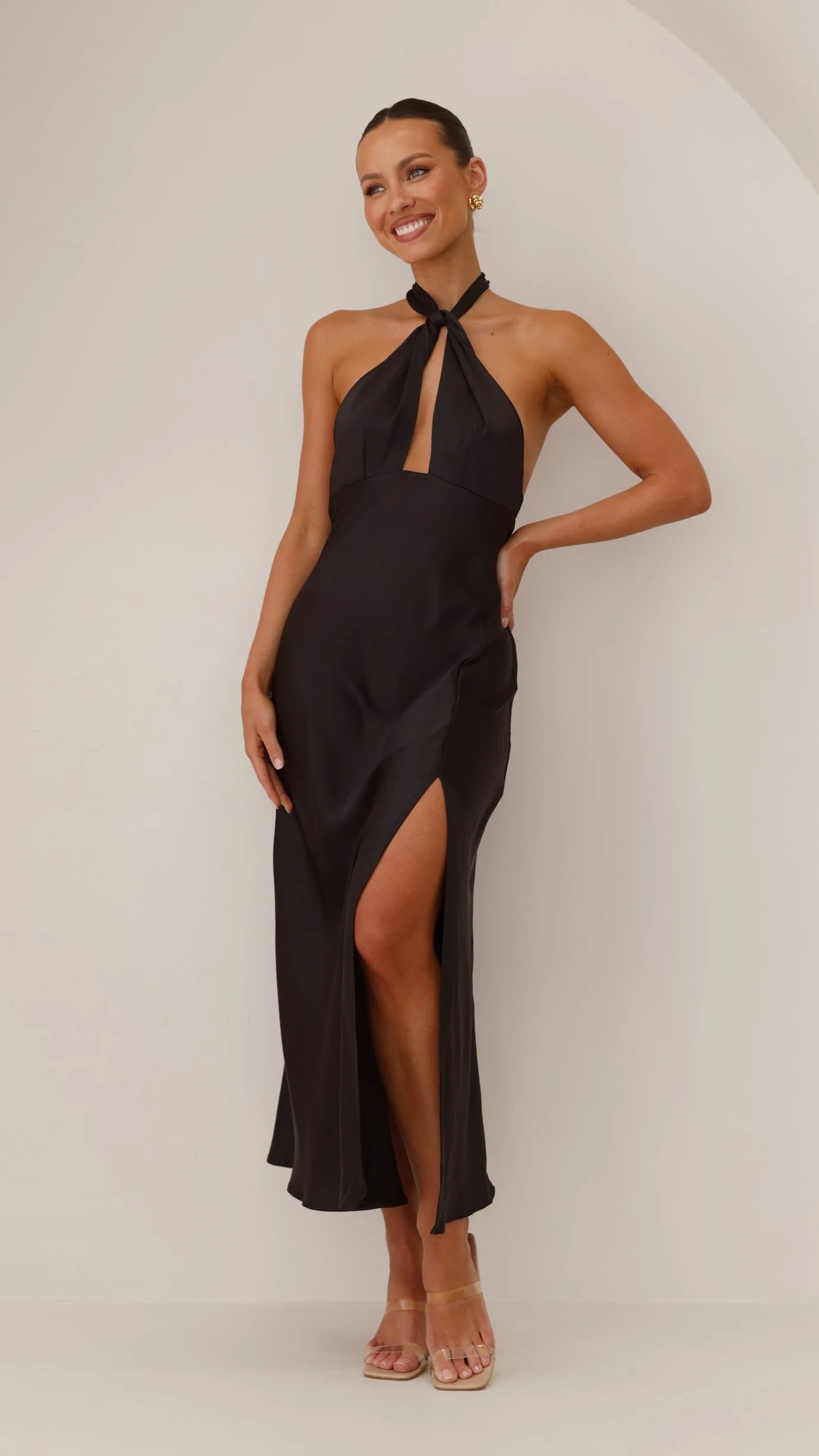 Beautifully Finished Dress in a Timeless Design