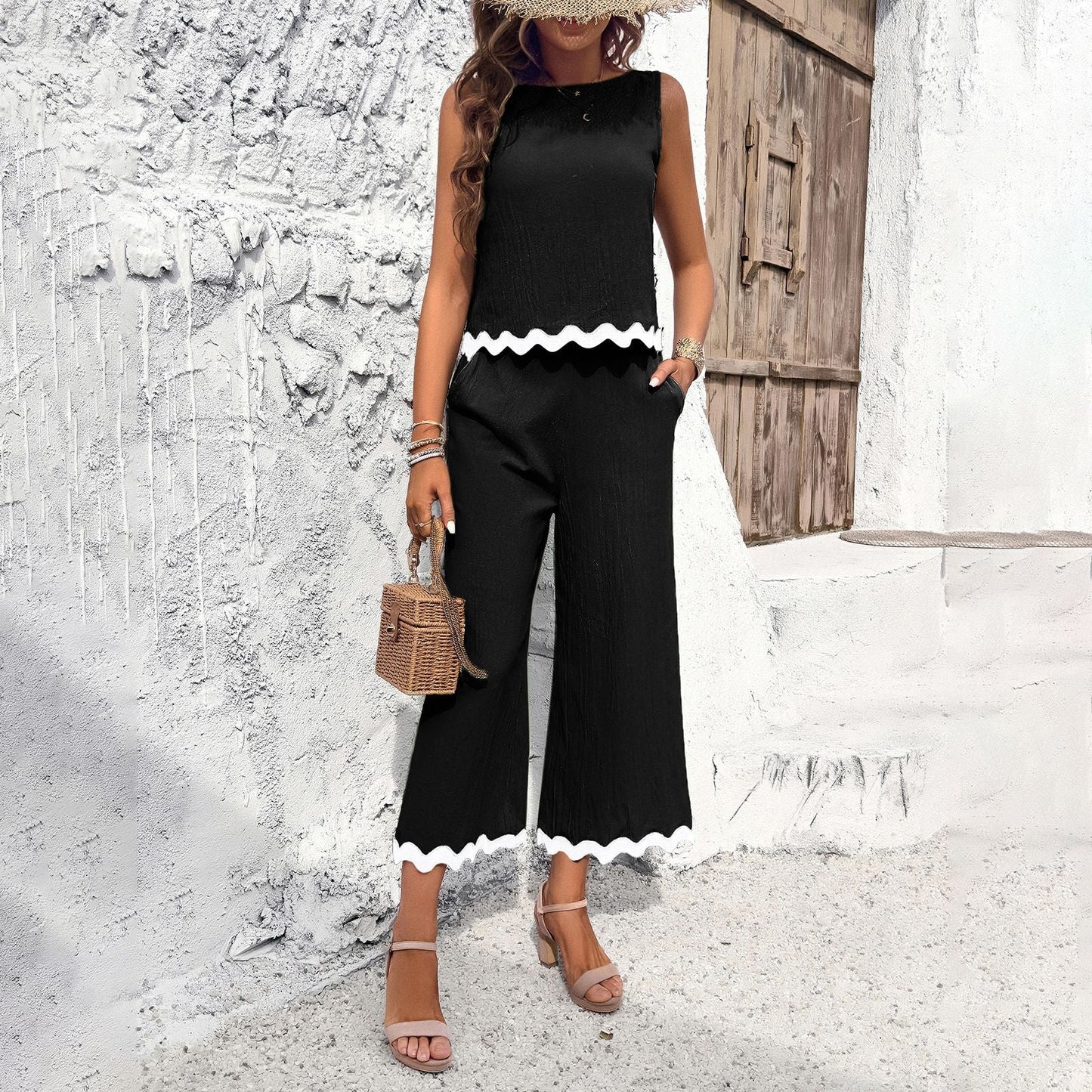 Effortlessly Elegant Garment with a Timeless Design
