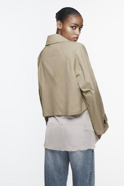 Effortlessly Elegant Jacket with a Timeless Design