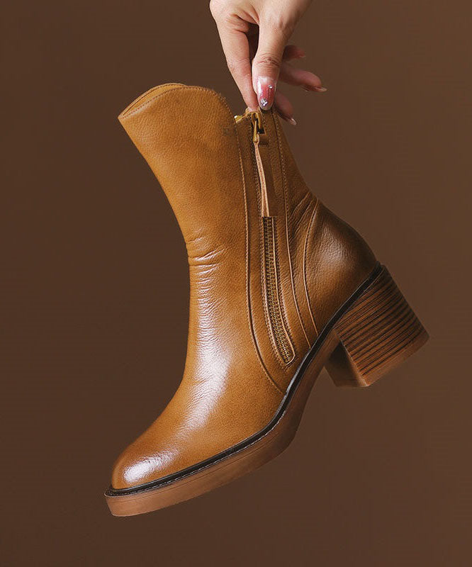 Effortlessly Elegant Boots with a Timeless Design