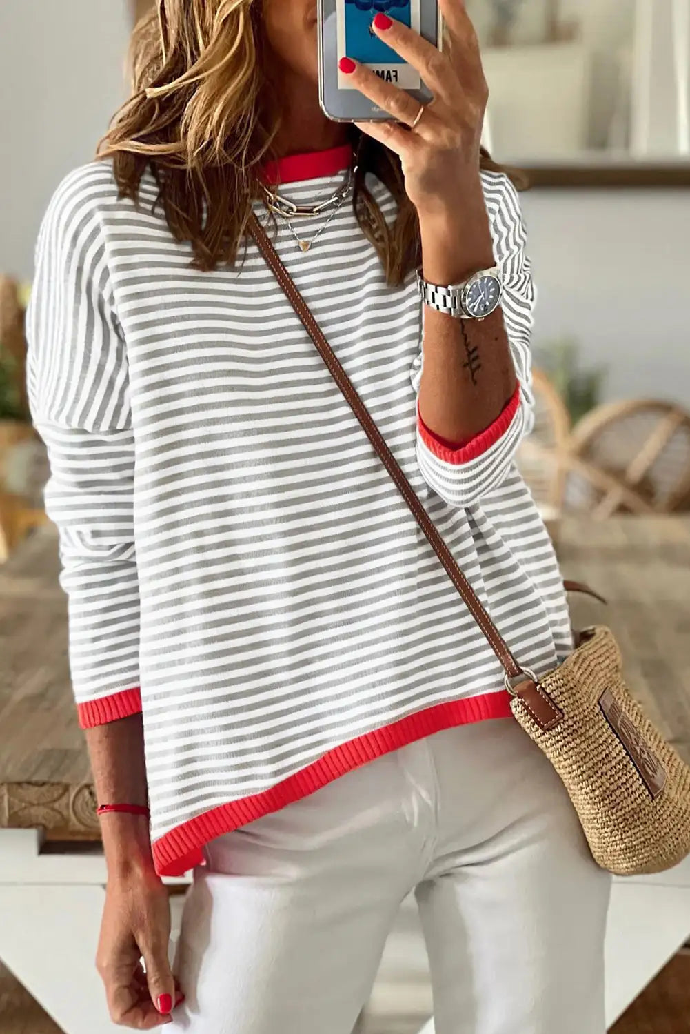Well Tailored Sweater with a Graceful Silhouette