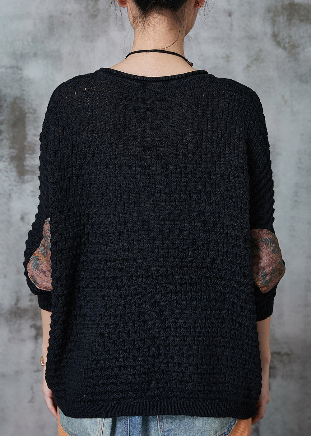 Well Tailored Sweater with a Graceful Silhouette