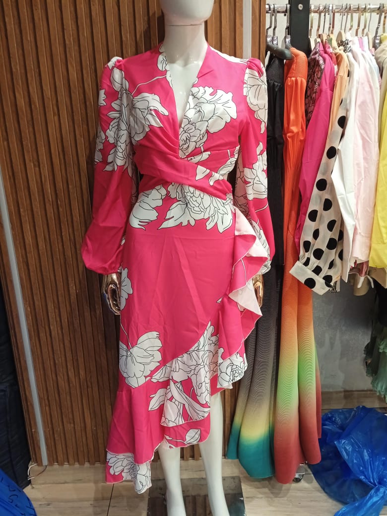 Well Tailored Dress with a Graceful Silhouette