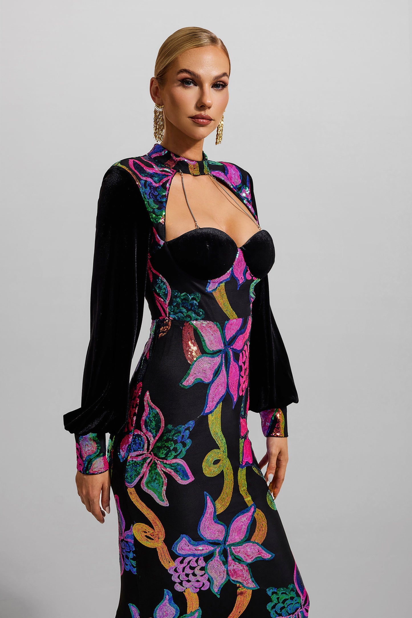 Effortlessly Elegant Dress with a Timeless Design