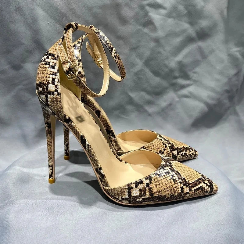 Classic Vintage Shoes with a Flattering Fit