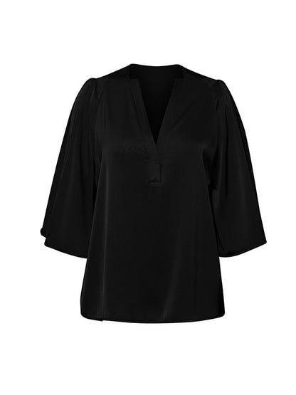 Well Tailored Blouse with a Graceful Silhouette