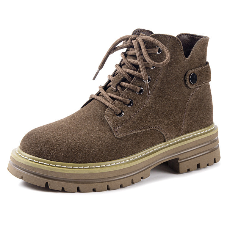 Effortlessly Elegant Boots with a Timeless Design