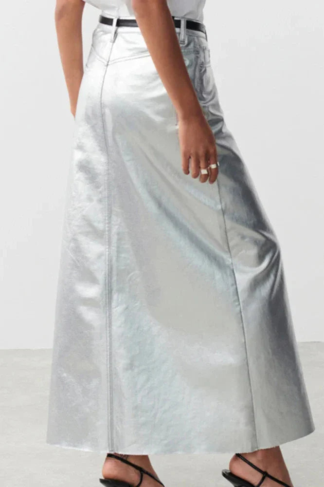 Sophisticated Garment with a Clean Classic Look
