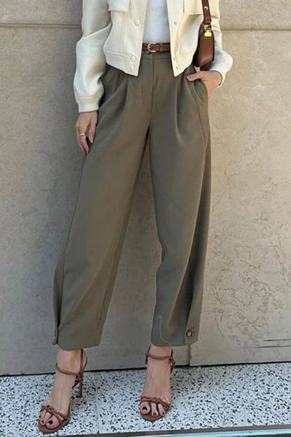 Classic Vintage Pants with a Flattering Fit