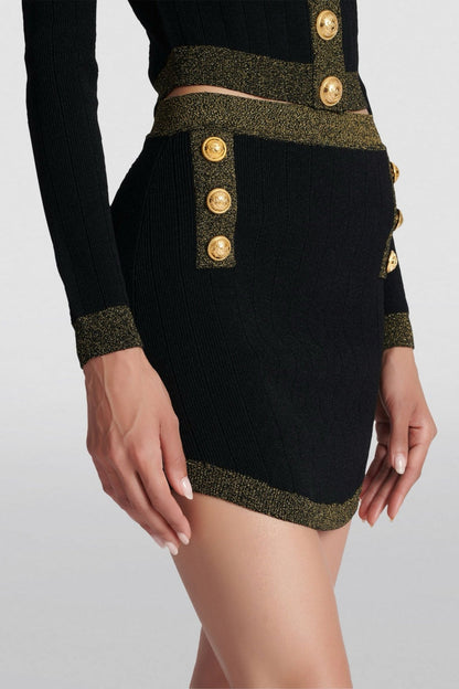 Effortlessly Elegant Garment with a Timeless Design
