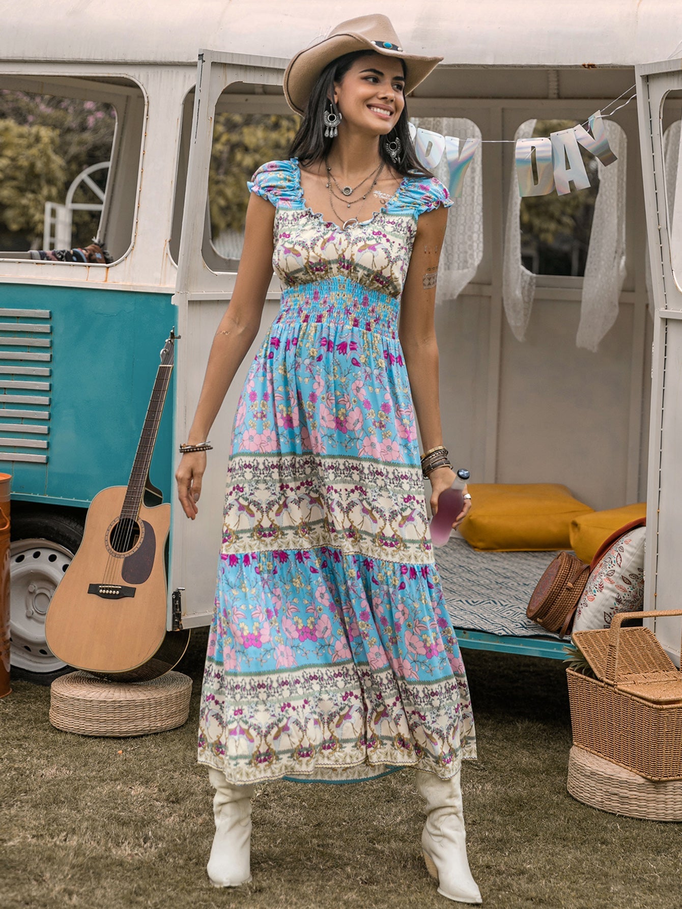 Beautifully Finished Dress in a Timeless Design
