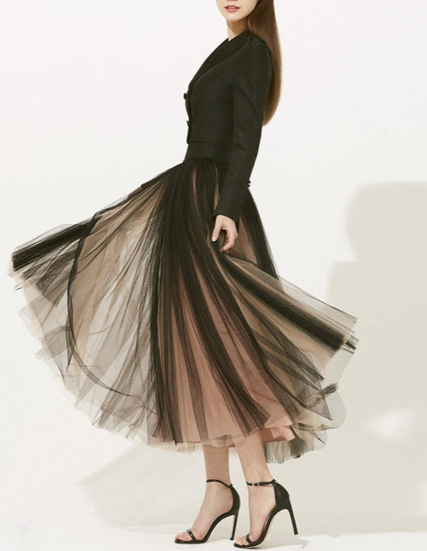 Well Tailored Top with a Graceful Silhouette