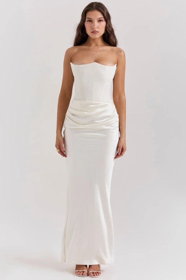 Beautifully Finished Dress in a Timeless Design