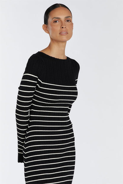 Well Tailored Dress with a Graceful Silhouette