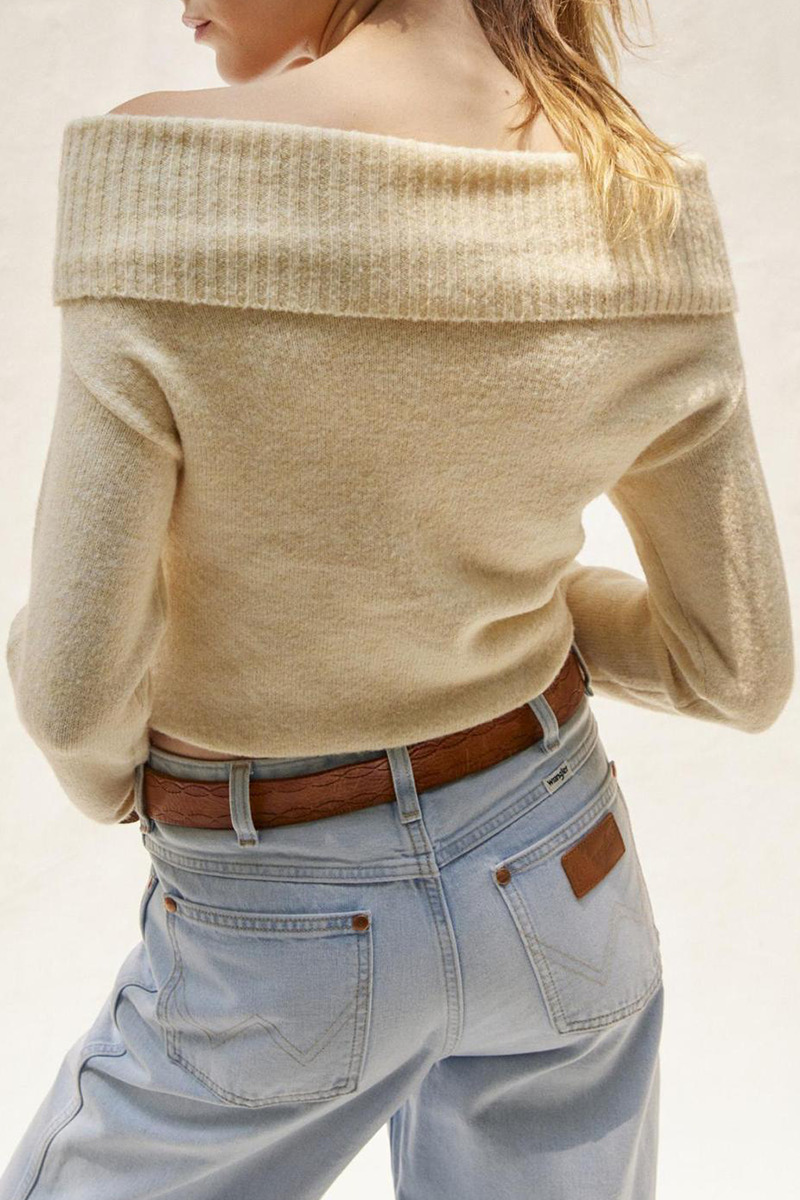 Effortlessly Elegant Sweater with a Timeless Design