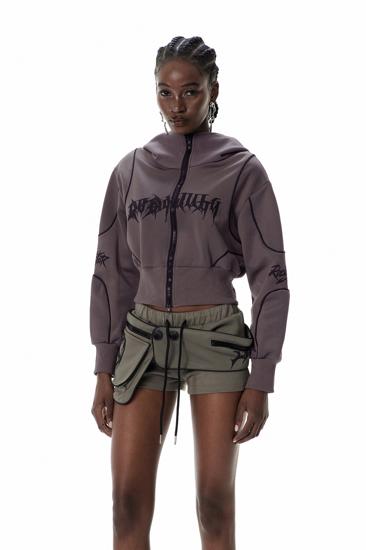 Effortlessly Elegant Pants with a Timeless Design