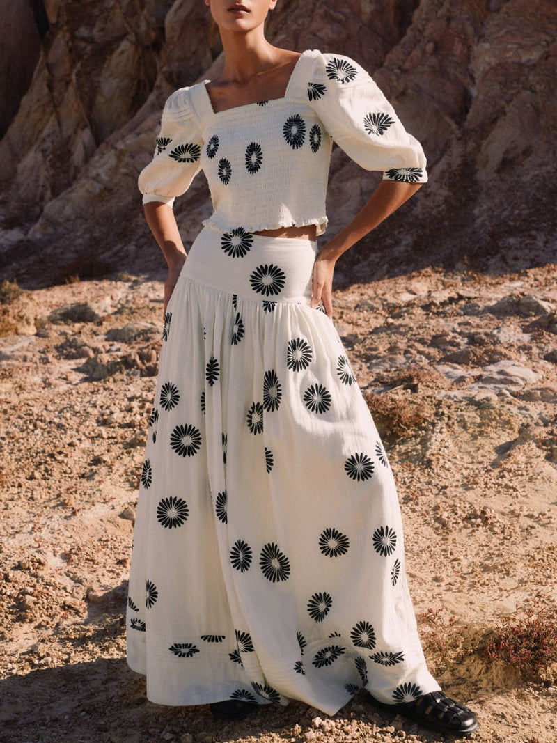 Classic Vintage Blouse with a Flattering Fit