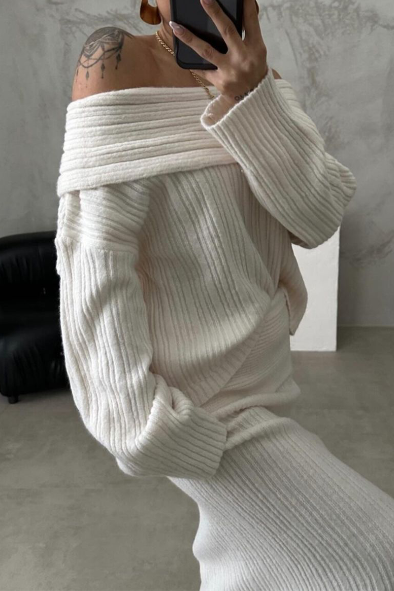 Effortlessly Elegant Garment with a Timeless Design