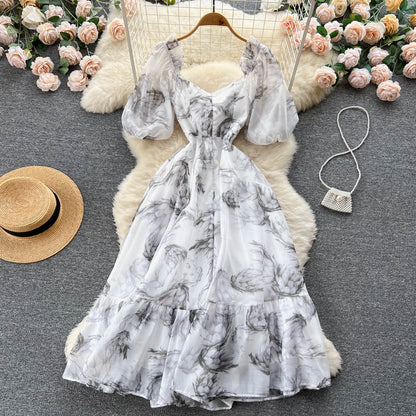 Well Tailored Dress with a Graceful Silhouette