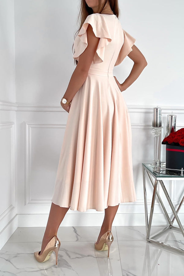 Effortlessly Elegant Dress with a Timeless Design