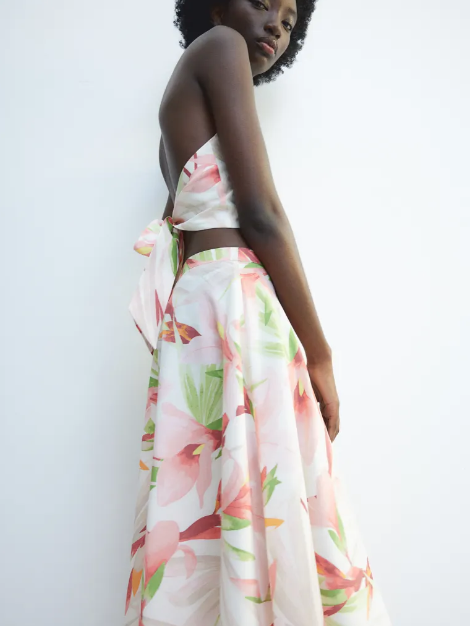 Well Tailored Top with a Graceful Silhouette