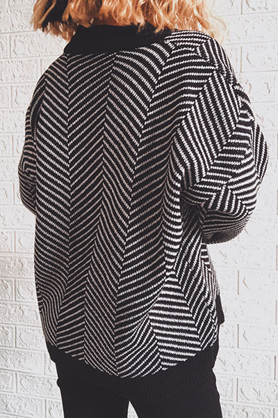 Effortlessly Elegant Sweater with a Timeless Design