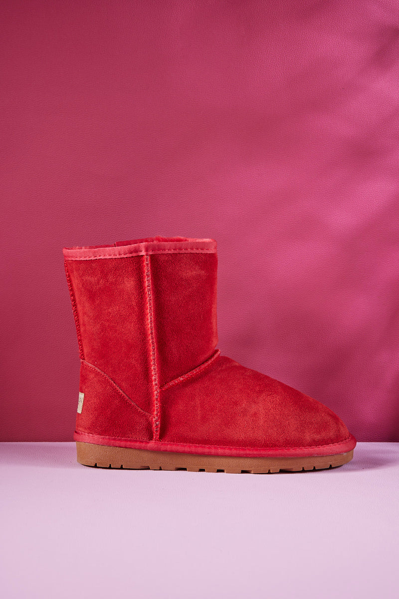 Beautifully Finished Boots in a Timeless Design