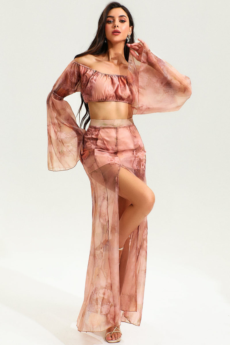 Well Tailored Top with a Graceful Silhouette