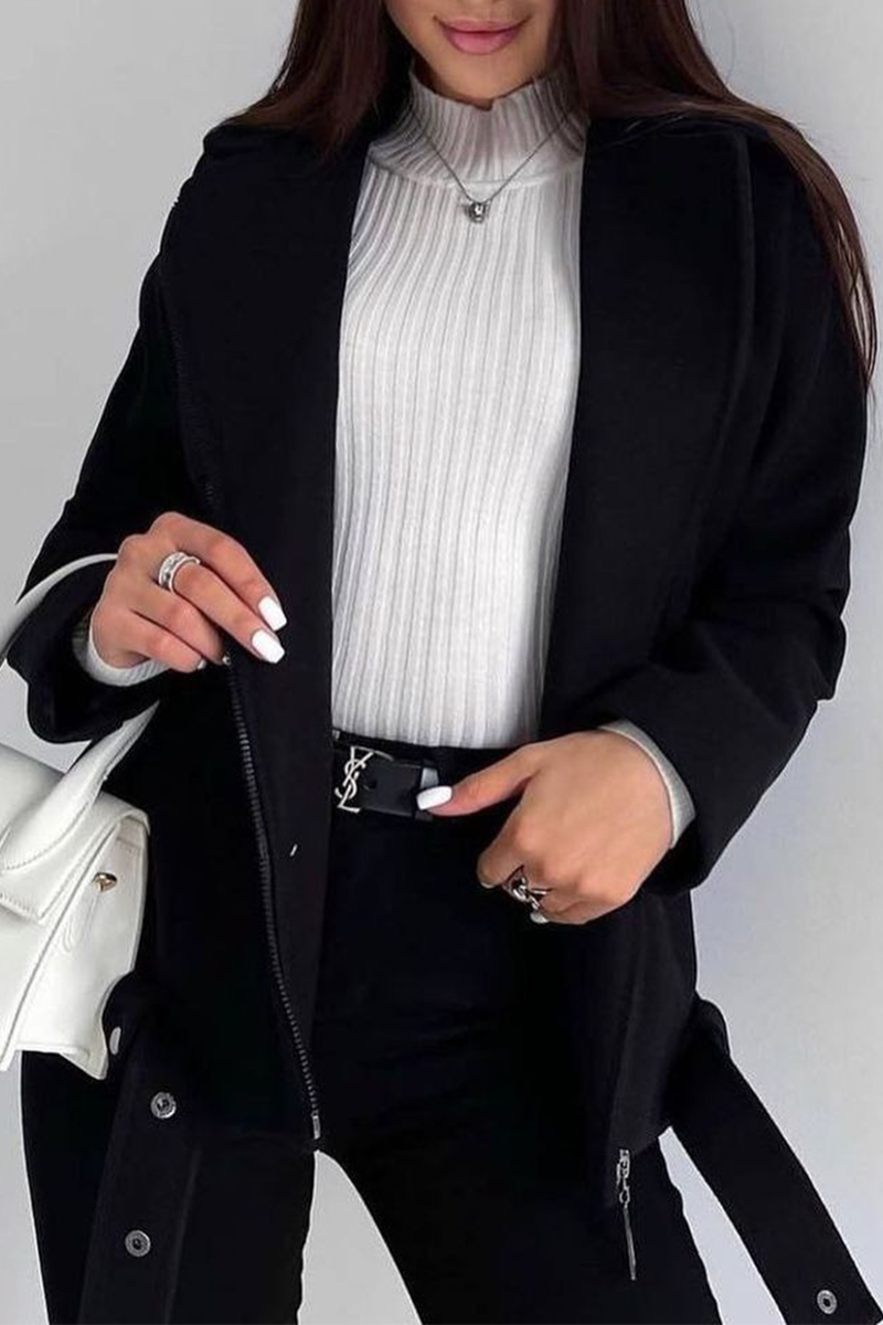 Effortlessly Elegant Garment with a Timeless Design