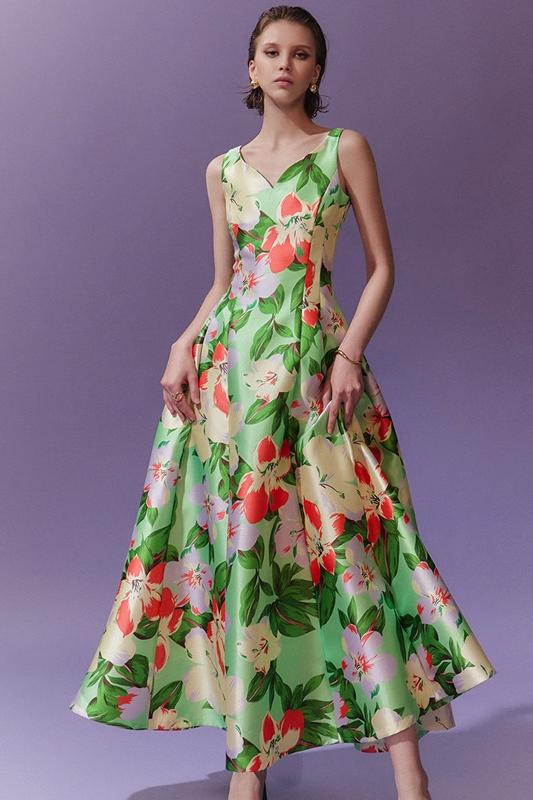 A Vintage Style Dress with Delicate Timeless Details