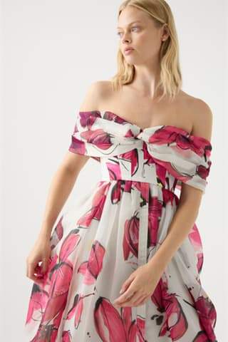 Beautifully Crafted Dress in a Classic Style