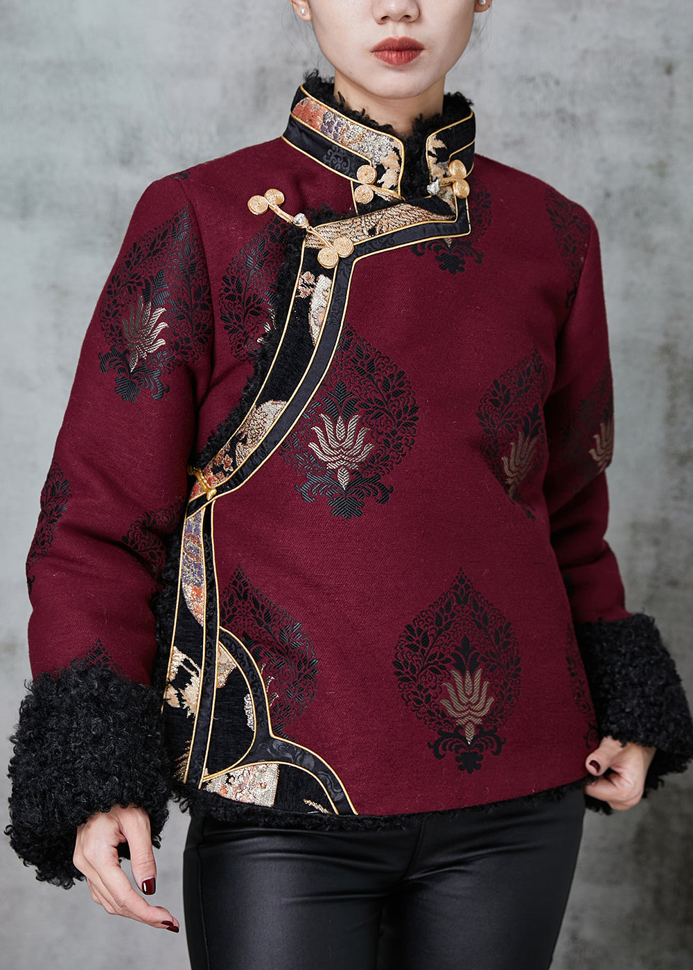 Well Tailored Coat with a Graceful Silhouette