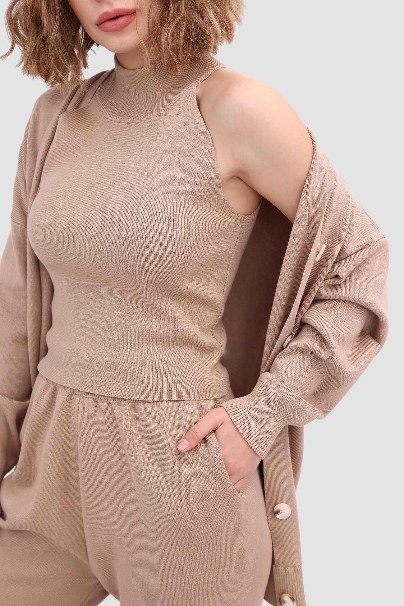 Elegantly Styled Pants for Everyday Wear