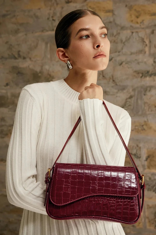 Well Tailored Bag with a Graceful Silhouette