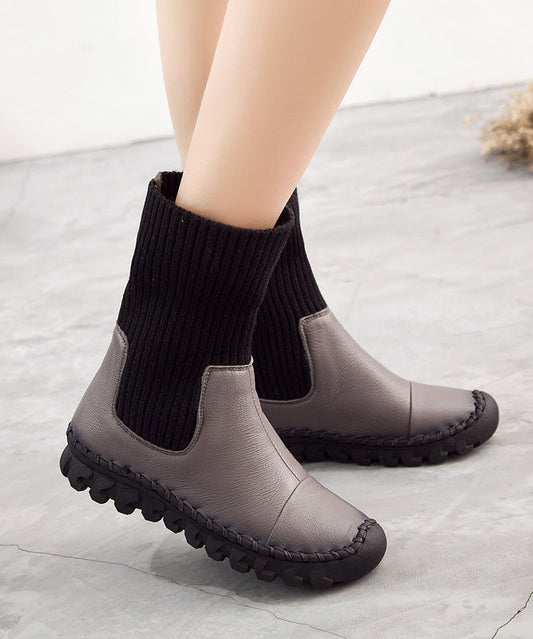 Effortlessly Elegant Boots with a Timeless Design