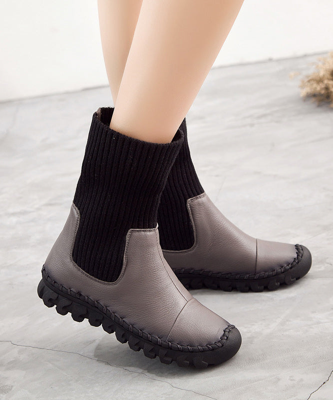 Effortlessly Elegant Boots with a Timeless Design