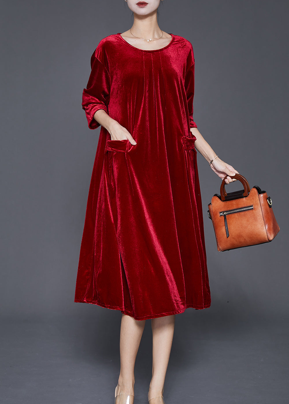Beautifully Finished Dress in a Timeless Design