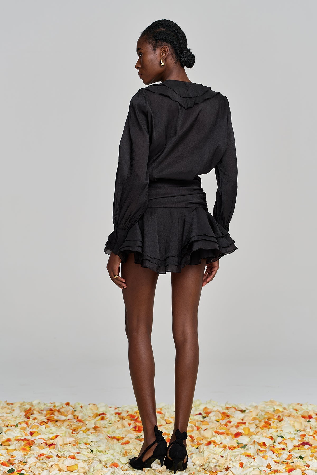 Effortlessly Elegant Garment with a Timeless Design