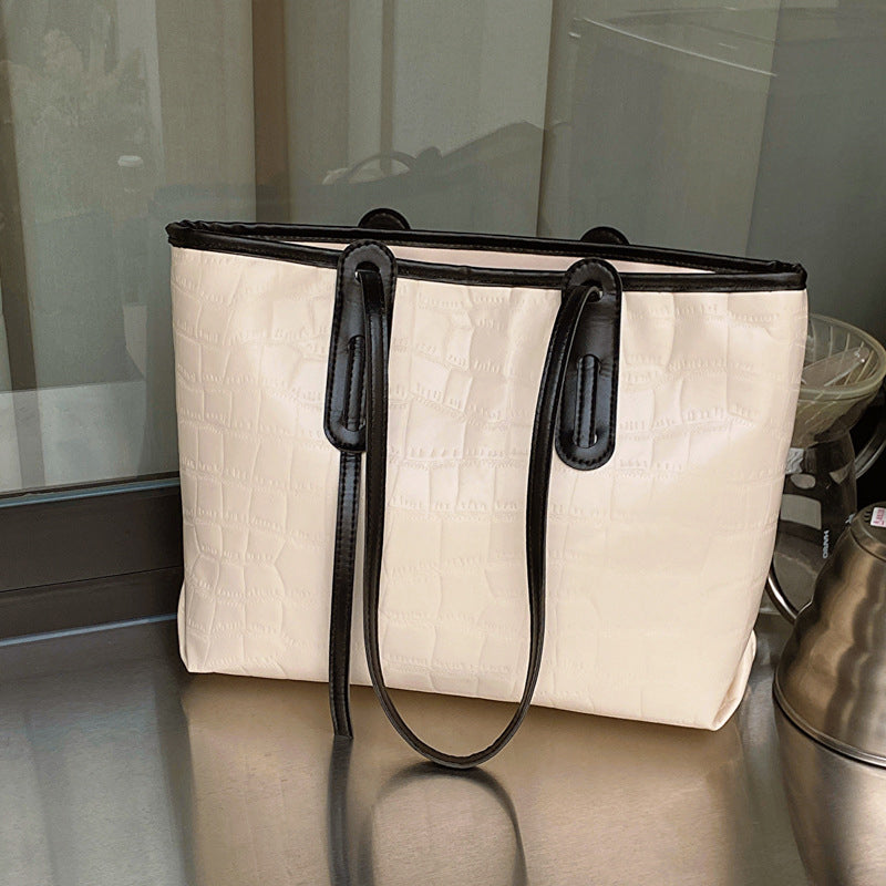 Effortlessly Elegant Bag with a Timeless Design