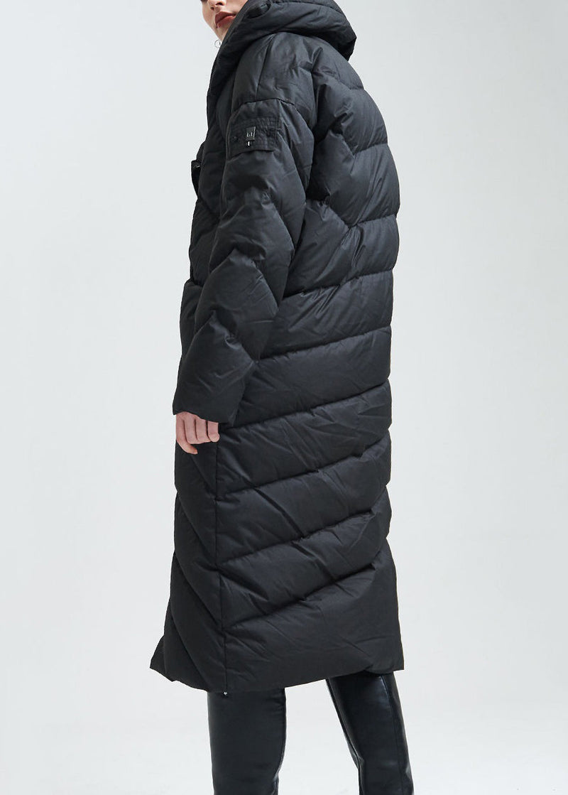 Well Tailored Coat with a Graceful Silhouette