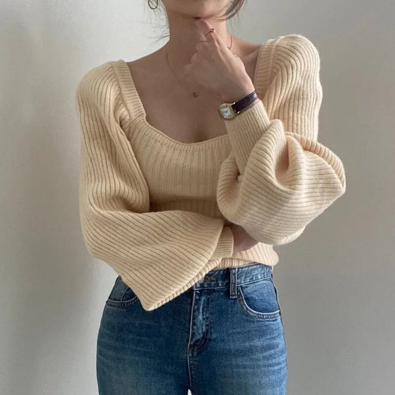 Well Tailored Sweater with a Graceful Silhouette