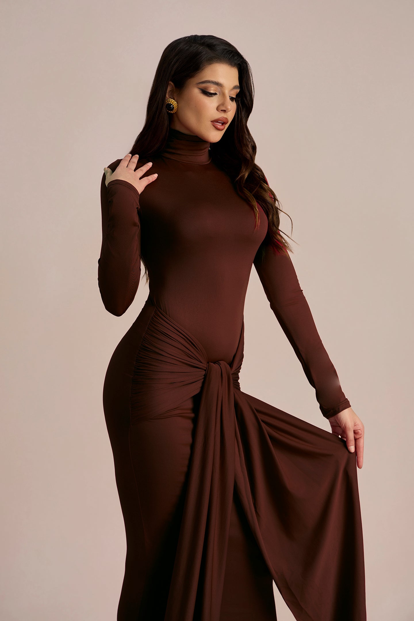 Beautifully Finished Dress in a Timeless Design