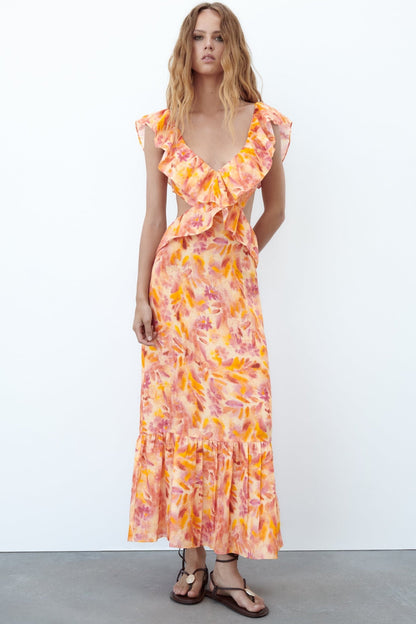 Beautifully Finished Dress in a Timeless Design