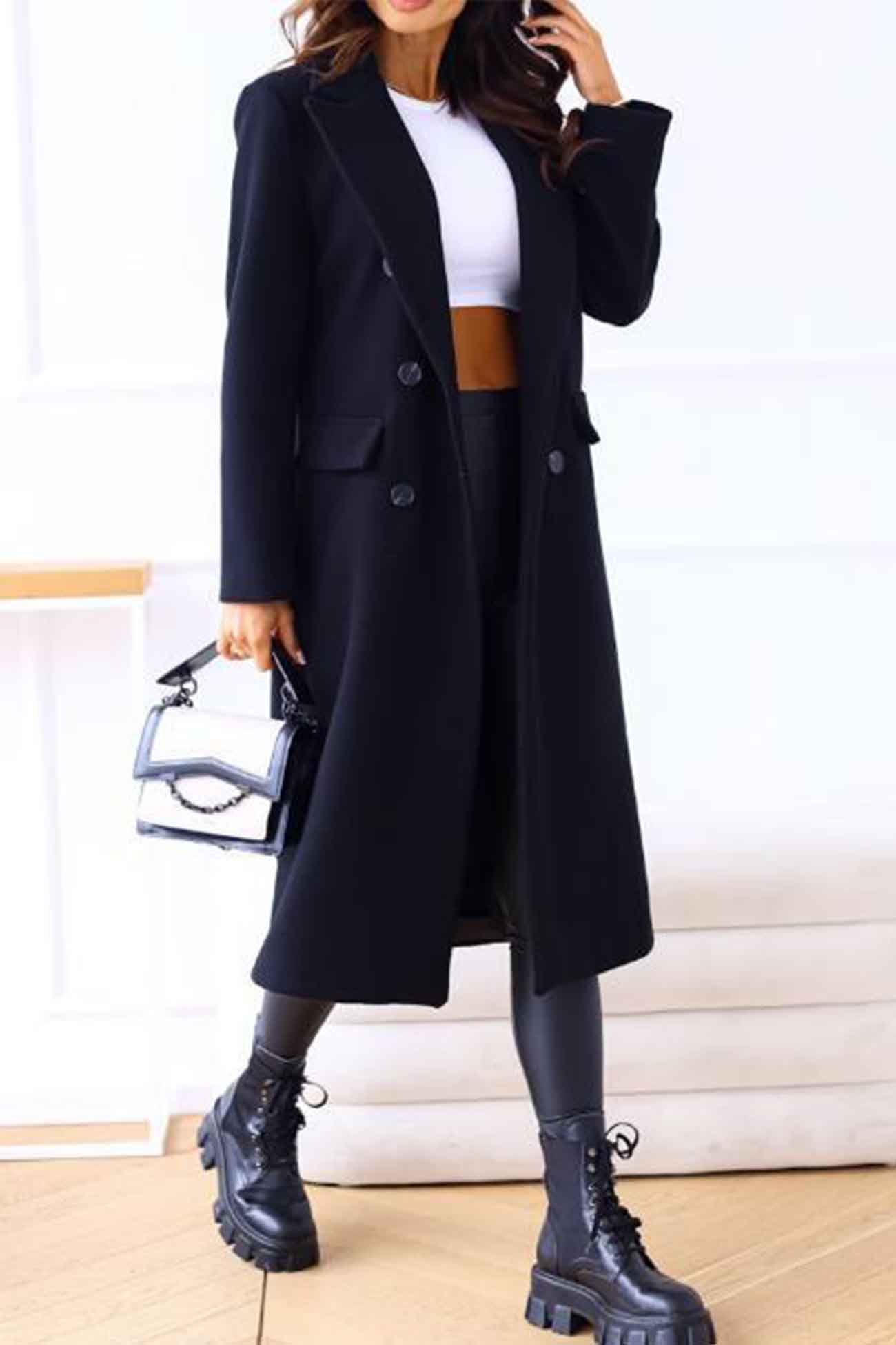 Well Tailored Coat with a Graceful Silhouette