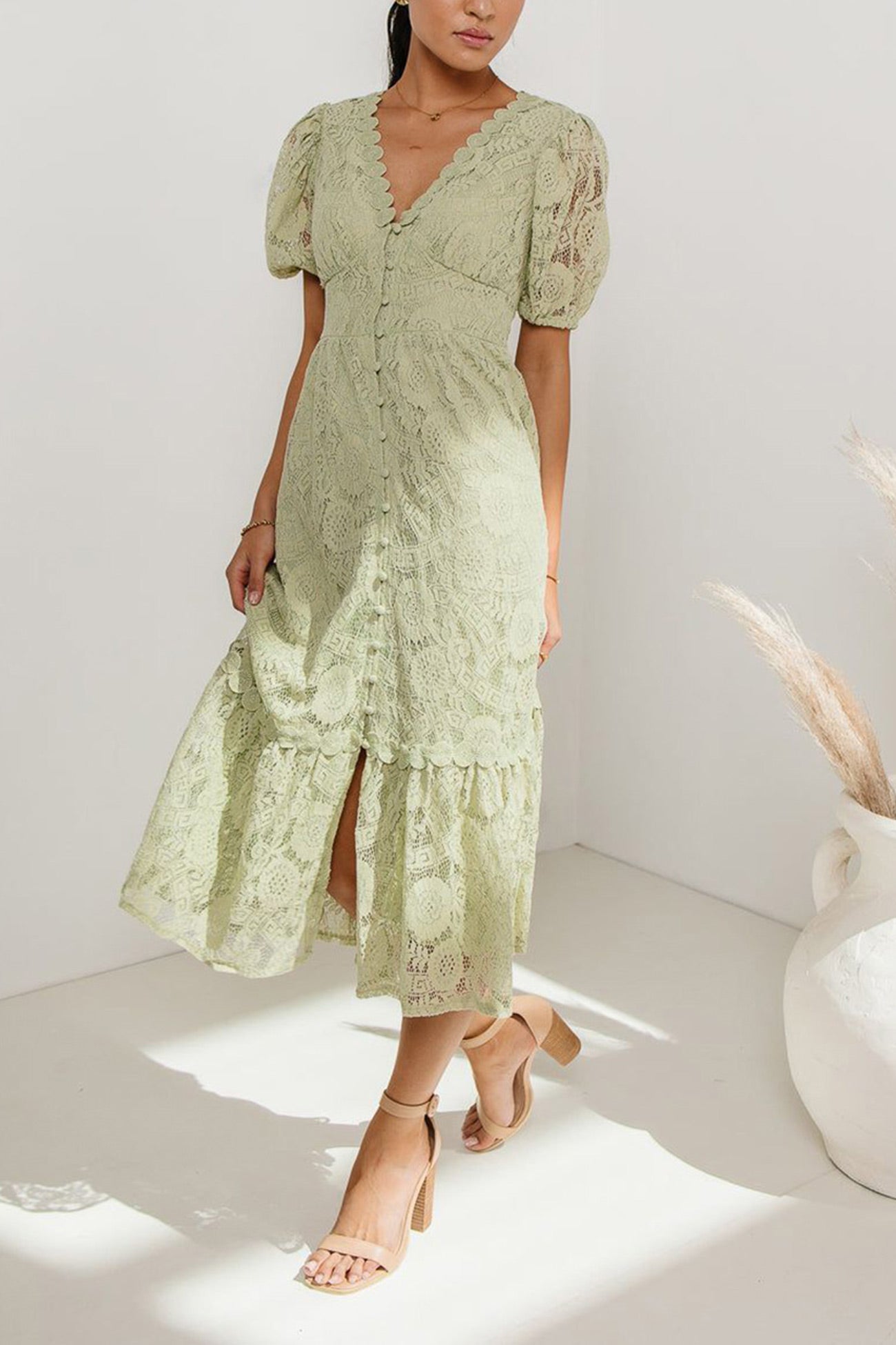 Well Tailored Dress with a Graceful Silhouette