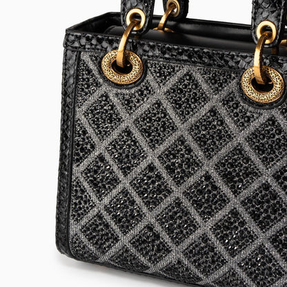 Gracefully Styled Bag for Any Occasion