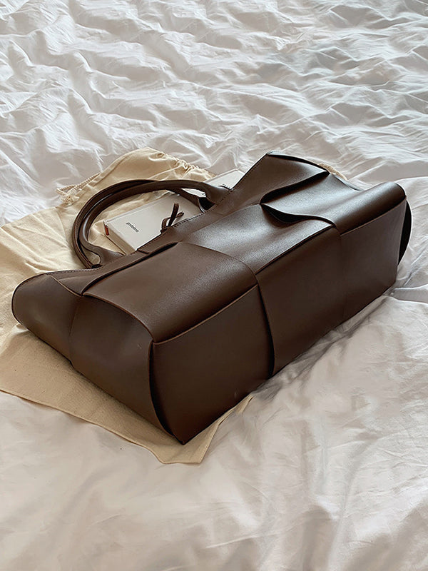 Elegantly Styled Bag for Everyday Wear