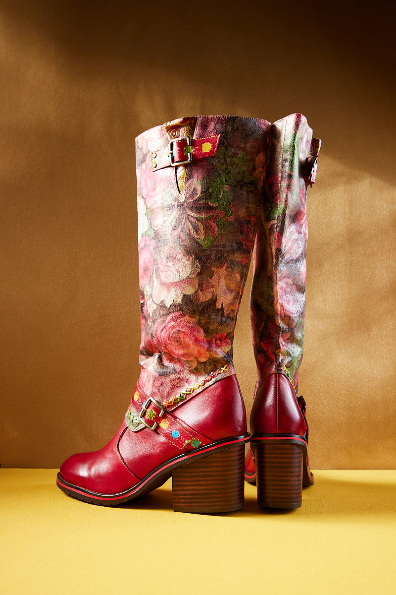 Effortlessly Elegant Boots with a Timeless Design